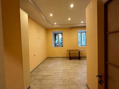 комерційна за адресою Святослава Караванського вул. (Жуковського), 31