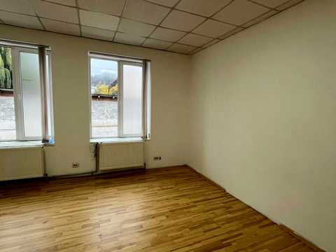 комерційна за адресою Богдана Хмельницького вул., 105