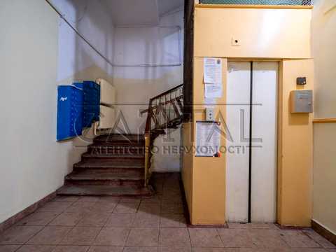 комерційна за адресою Софіївська пл., 4