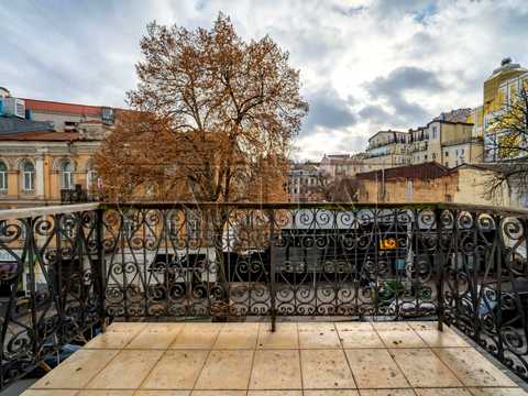 комерційна за адресою Софіївська пл., 4
