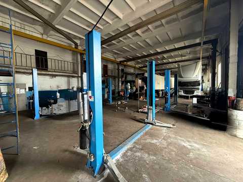 комерційна за адресою Чорних Запорожців вул. (Бориса Кротова), 24