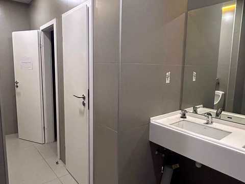 комерційна за адресою Спортивна пл., 1-а