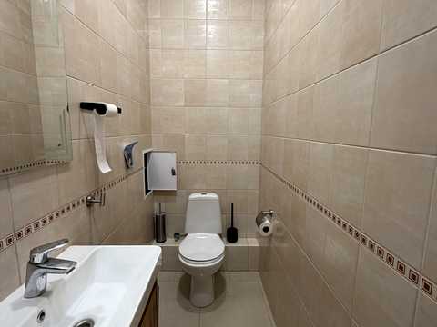 комерційна за адресою Антоновича вул. (Горького), 32