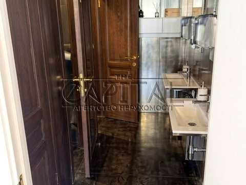 комерційна за адресою Велика Васильківська вул. (Червоноармійська), 72-А