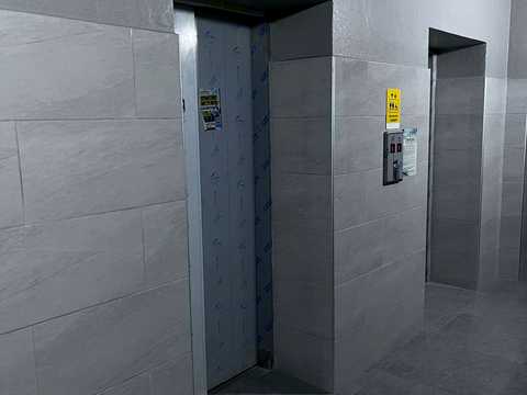 1879754439636895