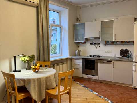 квартира за адресою Заньковецької вул., 10