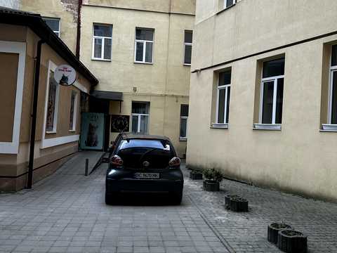 комерційна за адресою Тадеуша Костюшка вул., 4