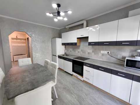 квартира по адресу Василя Ґренджі-Донського пл., 23
