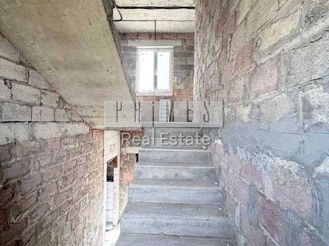 комерційна за адресою Польова вул., 4