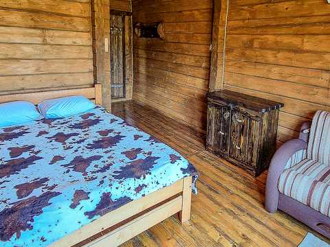 будинок за адресою с. Поляниця, урочище Подина вул.