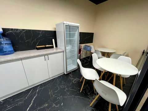комерційна за адресою Товарна вул., 1