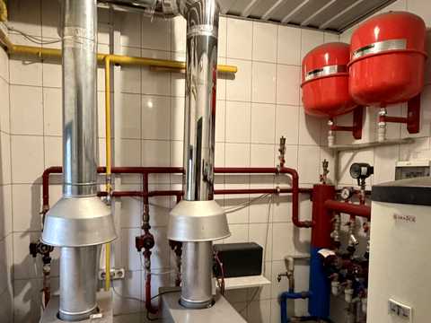 комерційна за адресою Металіста вул., 6