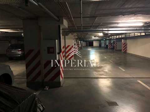 паркомісце за адресою Дарницький бульв., 8-Б