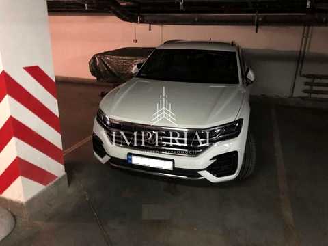 паркомісце за адресою Дарницький бульв., 8-Б