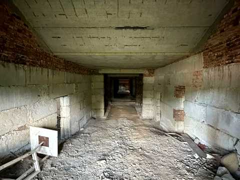 комерційна за адресою Центральна, 38
