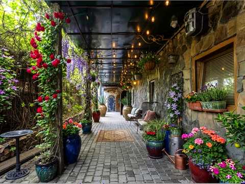 комерційна за адресою Дегтярівська вул., 47