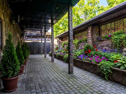 комерційна за адресою Дегтярівська вул., 47