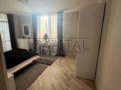 квартира за адресою Феодосійська вул., 4