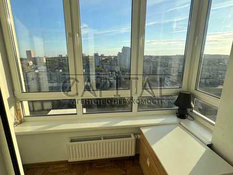 квартира за адресою Феодосійська вул., 4