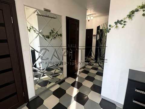квартира за адресою Феодосійська вул., 4