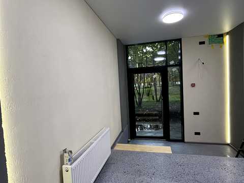 комерційна за адресою Салютна вул., 2к6