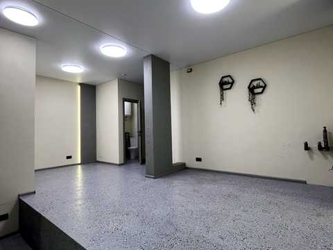 комерційна за адресою Салютна вул., 2к6