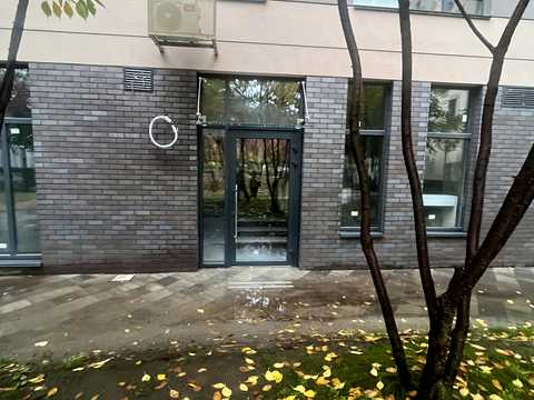 комерційна за адресою Салютна вул., 2к6