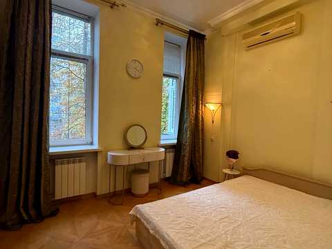 квартира за адресою Шовковична вул., 10