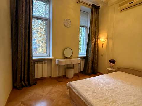квартира за адресою Шовковична вул., 10