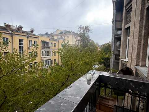 квартира за адресою Шовковична вул., 10