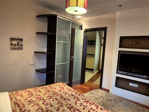 квартира за адресою Королеви Єлизавети ІІ вул. (Глинки), 2