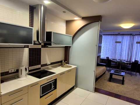 квартира за адресою Королеви Єлизавети ІІ вул. (Глинки), 2