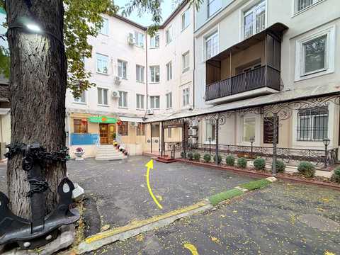 коммерческая по адресу Дерибасовская ул., 18