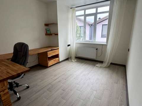 будинок за адресою с. Гатне, Берегова вул., 7