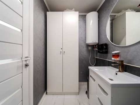 комерційна за адресою Каховська вул., 15