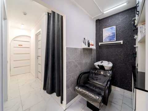 комерційна за адресою Каховська вул., 15