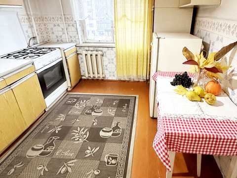квартира за адресою Івано-Франківськ, Гната Хоткевича вул., 83