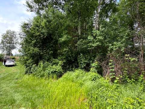 ділянка за адресою смт. Пісківка, Квітнева вул. (Калініна)