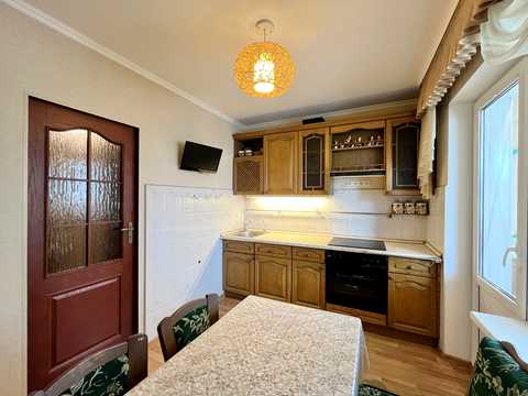квартира за адресою Ревуцького вул., 21