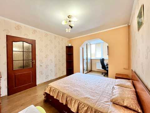 квартира за адресою Ревуцького вул., 21