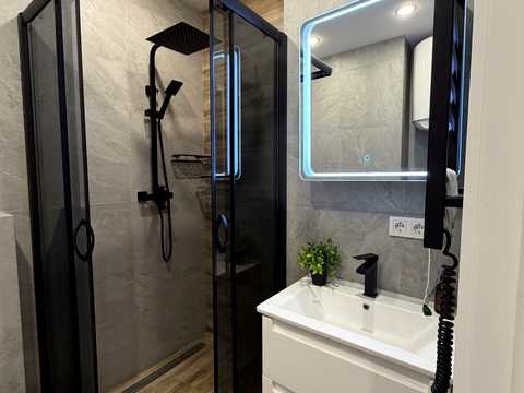 квартира за адресою Ревуцького вул., 40-Б
