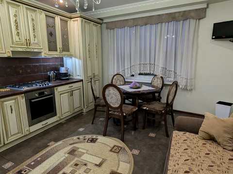 квартира за адресою Тролейбусна вул., 26