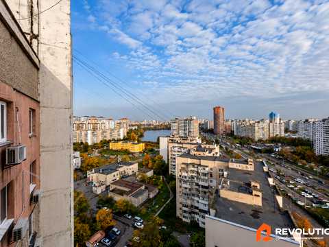 квартира за адресою Ревуцького вул., 10/2