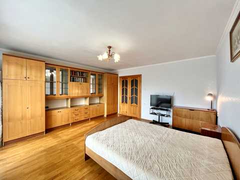 квартира за адресою Дарницький бульв., 8