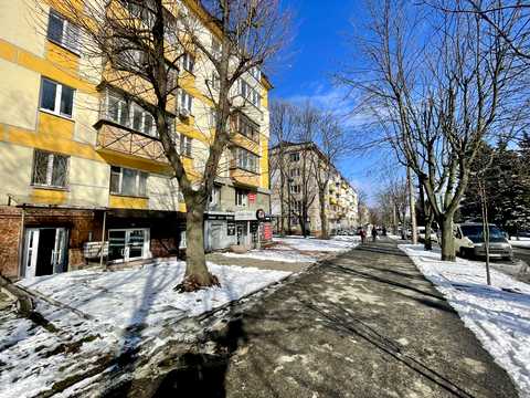 комерційна за адресою Науки просп. (Гагаріна), 100