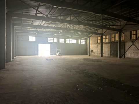 комерційна за адресою Десантників пл., 1