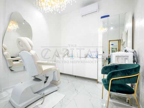 комерційна за адресою Трускавецька вул., 10В