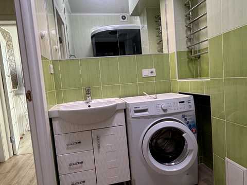 квартира по адресу Строителей ул., 36