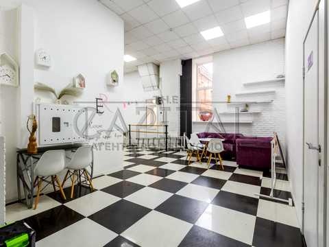 комерційна за адресою Круглоуніверситетська вул., 3-5