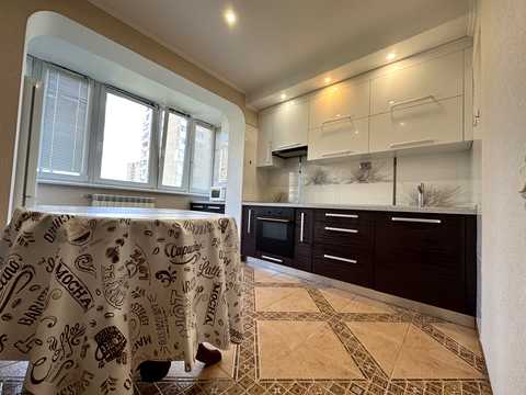 квартира за адресою Анни Ахматової вул., 39-А
